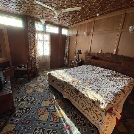 Mossess Group Of Houseboats Hotel Srinagar  Exterior photo