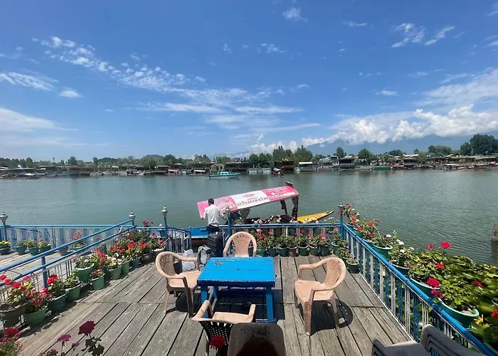 Mossess Group Of Houseboats