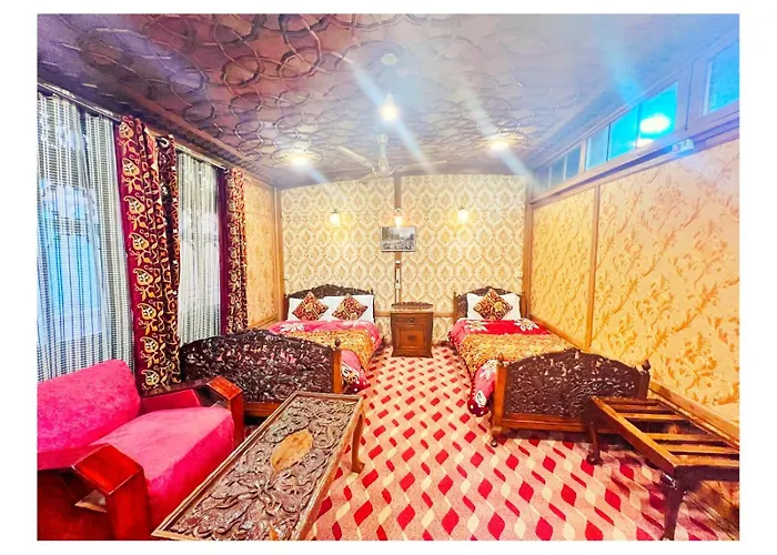Mossess Group Of Houseboats