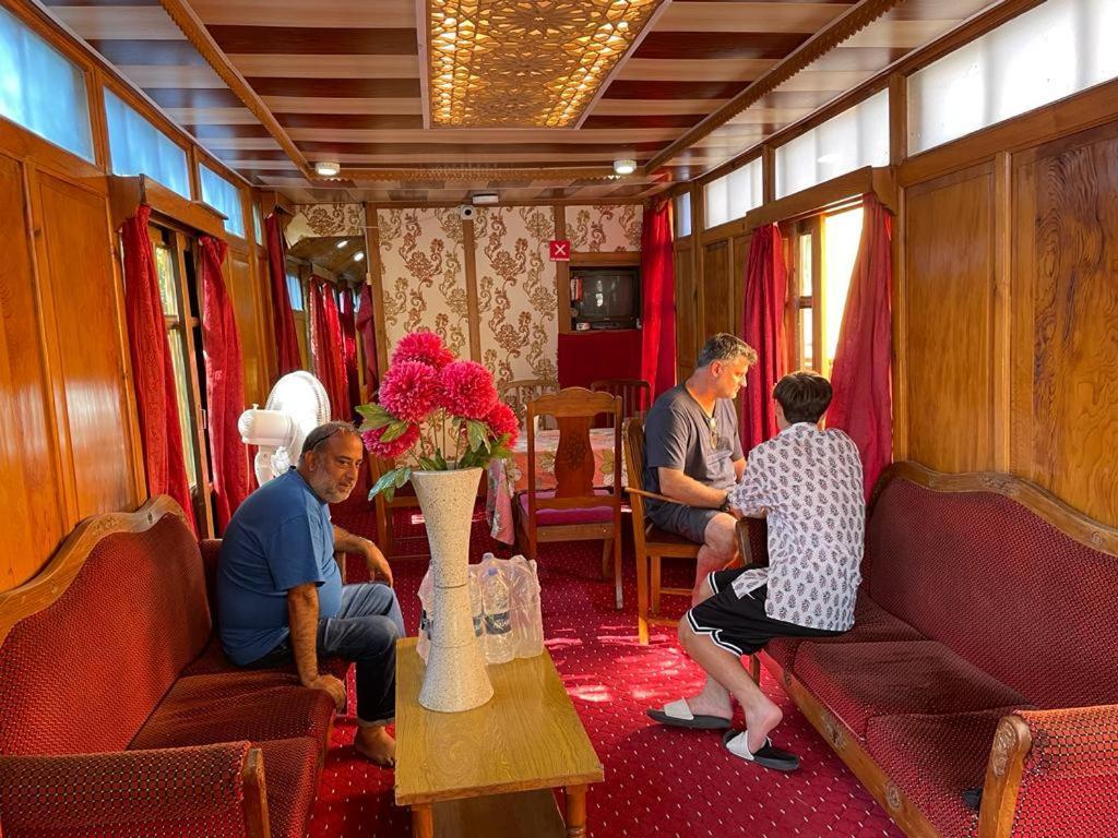 Mossess Group Of Houseboats * Srinagar (Jammu and Kashmir)