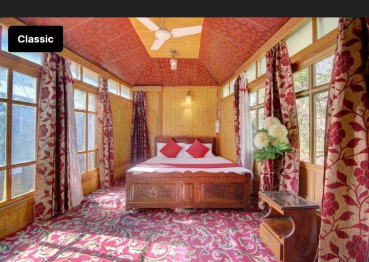 Botel Mossess Group Of Houseboats Srinagar (Jammu and Kashmir)