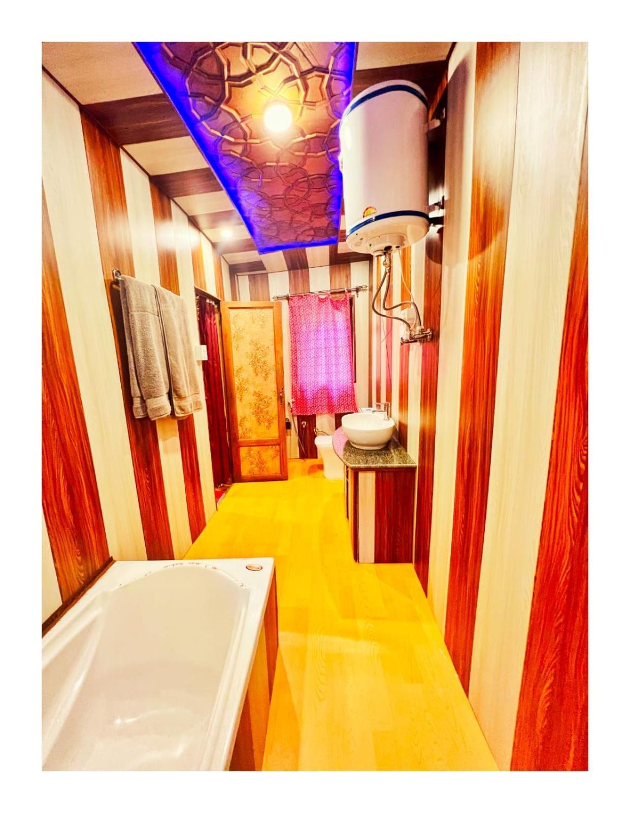 Botel Mossess Group Of Houseboats *
