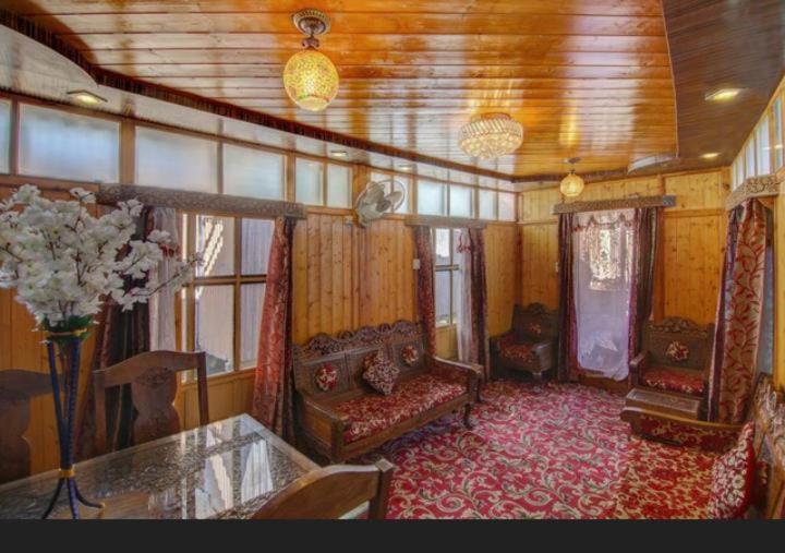 Mossess Group Of Houseboats *